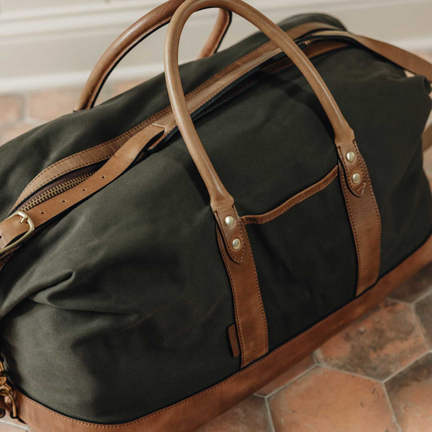 Canvas Weekender – Clayton & Crume