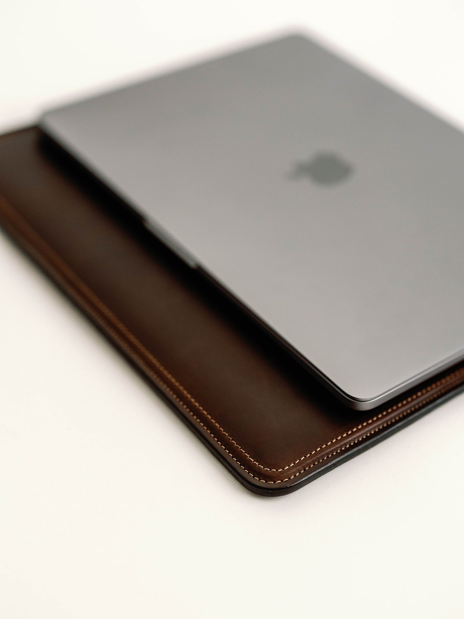 Leather sleeve clearance 15 macbook pro