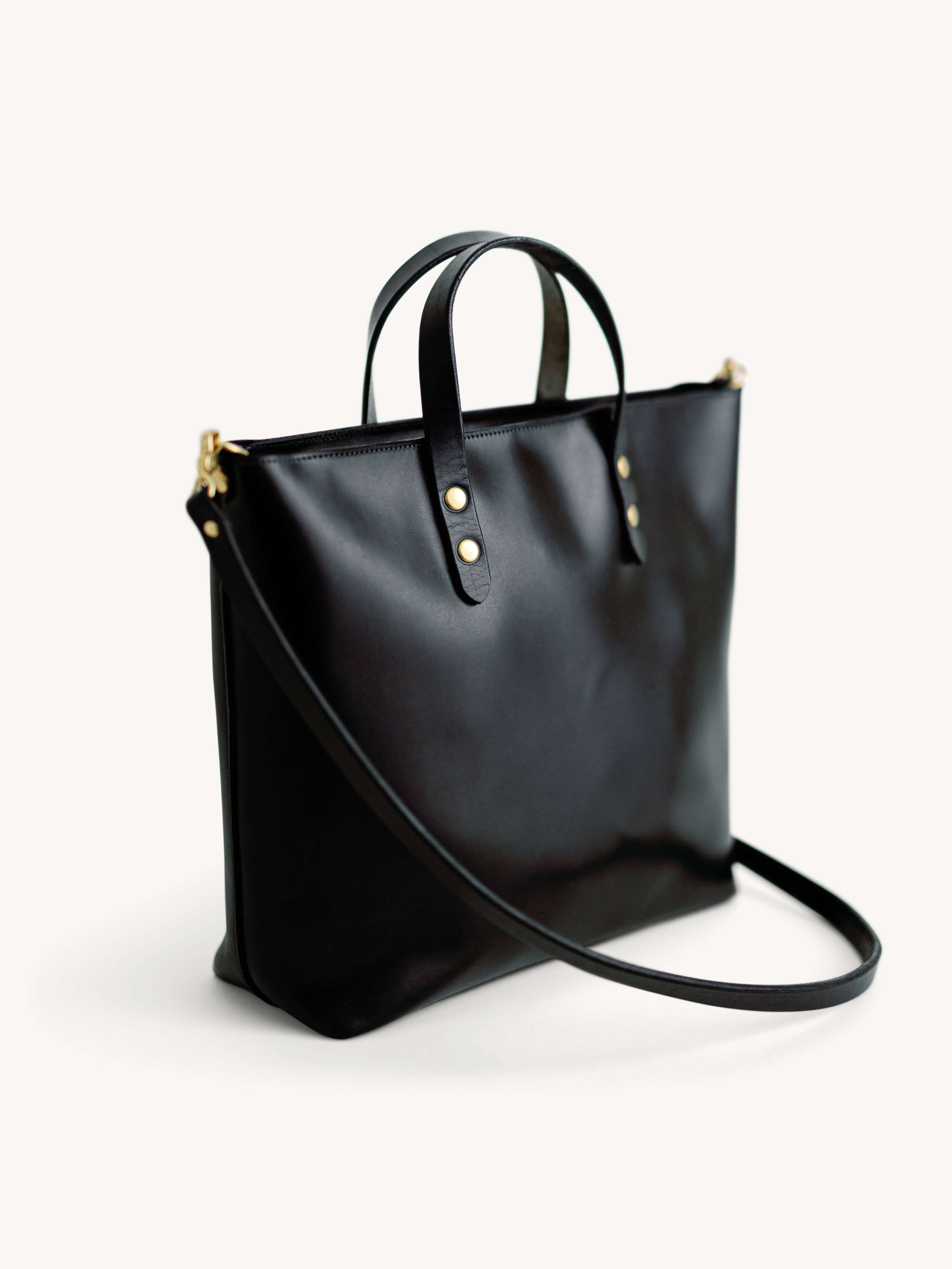 バッグ MOAT VAR TRIANGLE TOTE with HTC Black VAR TRIANGLE TOTE with HTC Black