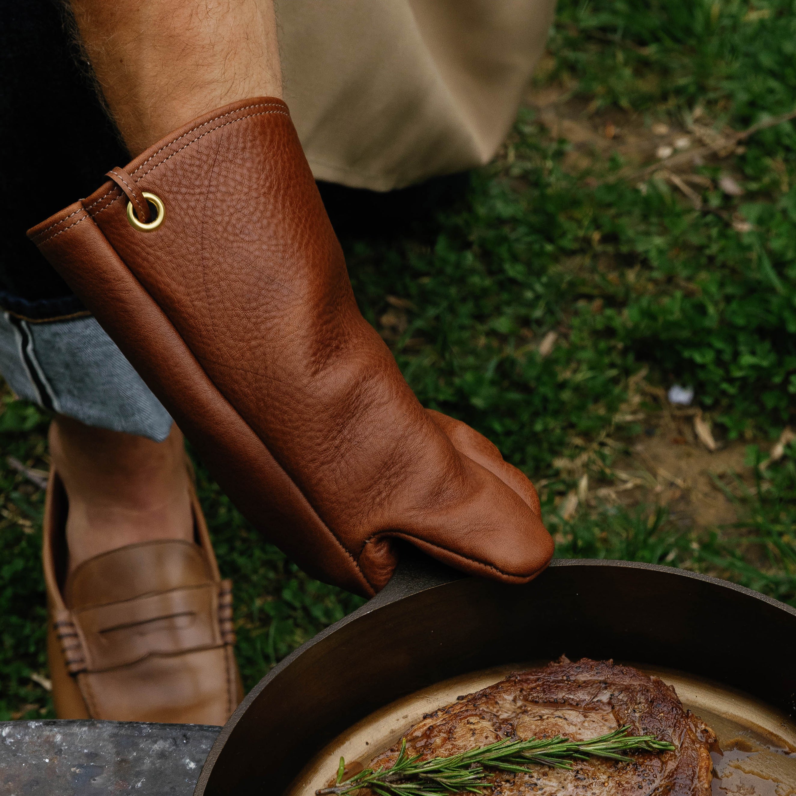 Leather Grill Mitt – Clayton & Crume