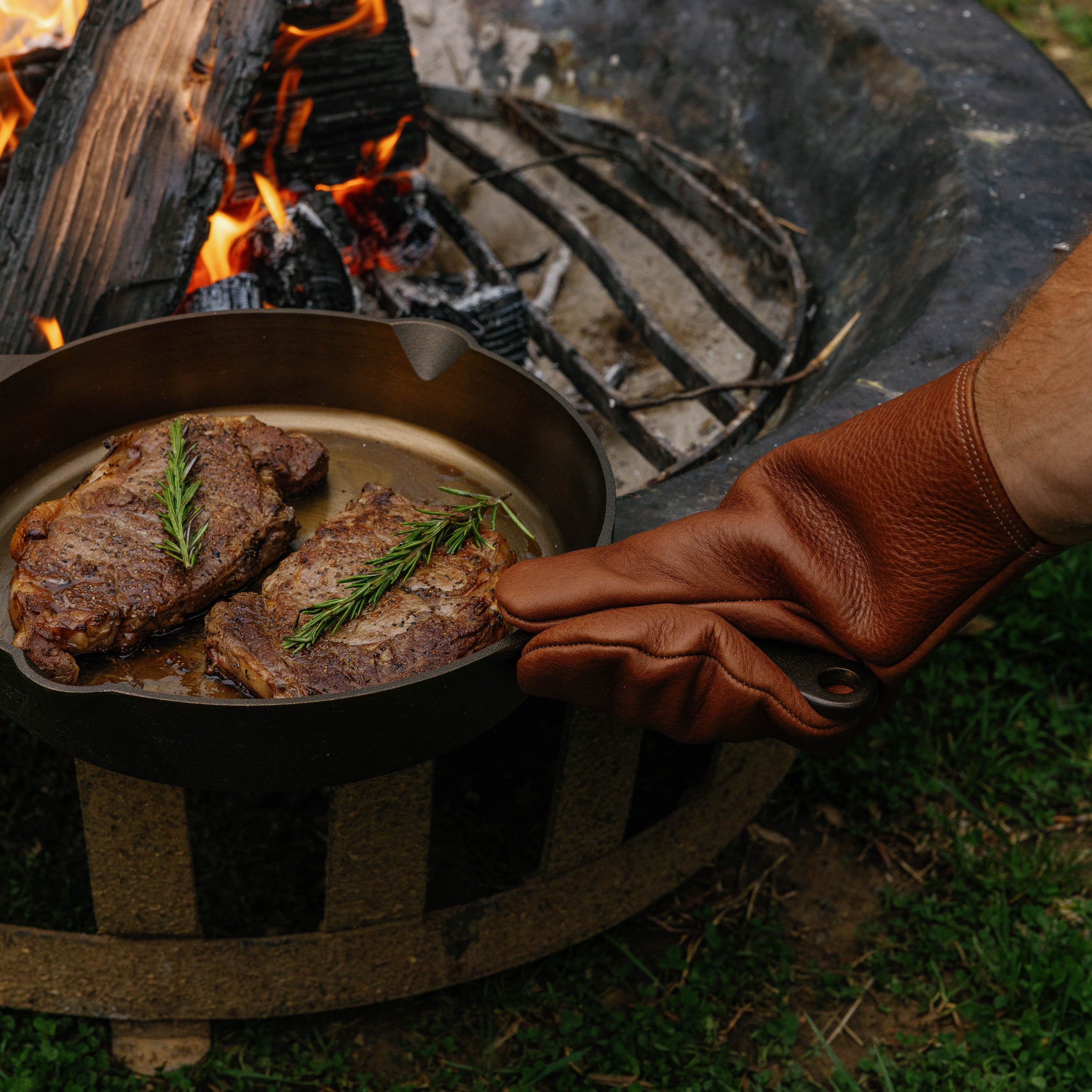 Leather Grill Mitt – Clayton & Crume