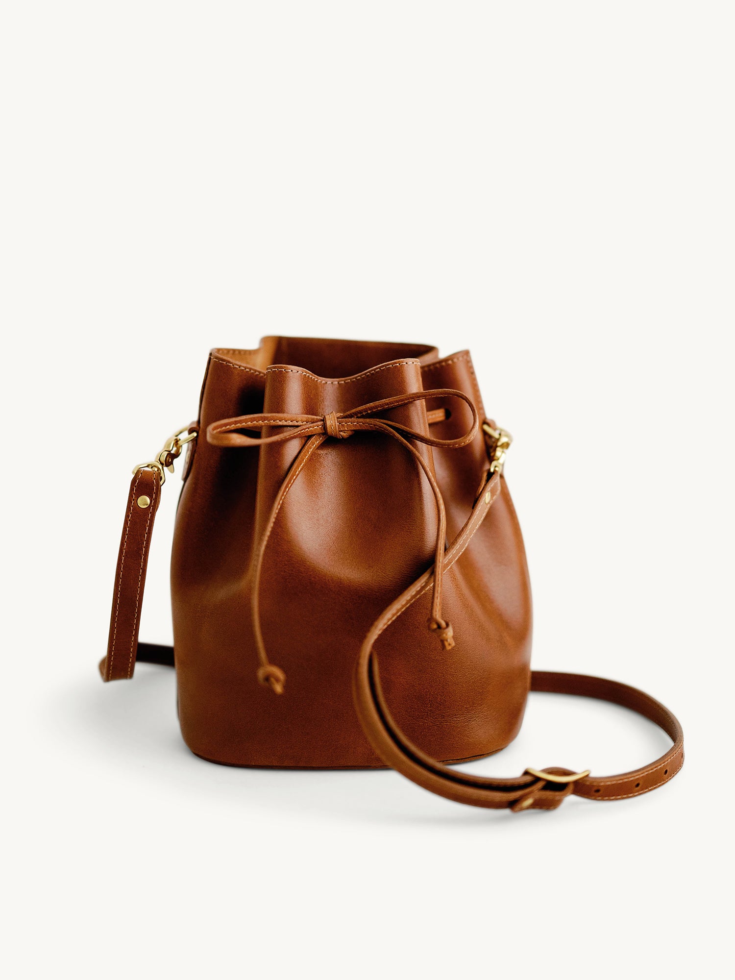 ショルダーバッグ・ポシェット LEATHERY BOLTED COW LEATHER MAGNETIC BUCKET BAG [BLACK] MadisonDrawstringBag2.jpg?v=